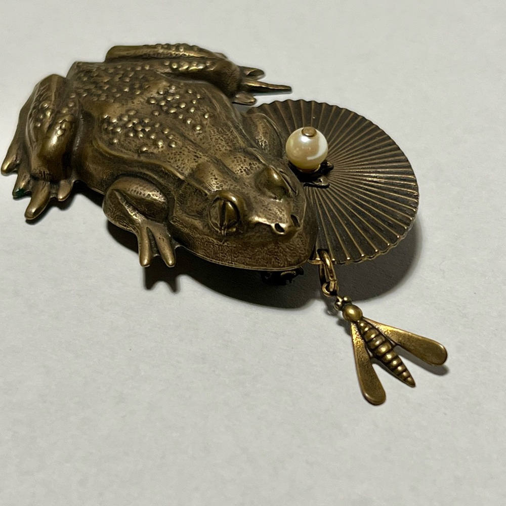 Frog on Lily pod with Pearl and butterfly Brooch by Jan Michaels San Francisco - Picture 3 of 10